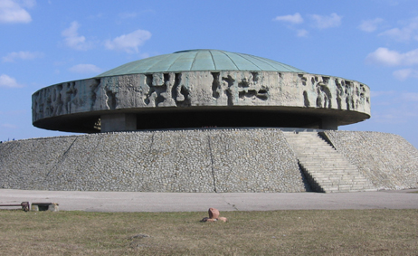 Mausoleo en el campo de concentración de Majdanek, donde se guardan las cenizas de todos los incinerados.