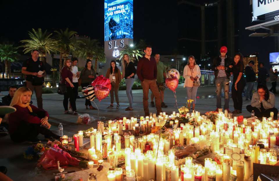 59 muertos y más de 500 heridos, balance provisional de víctimas del tiroteo en Las Vegas