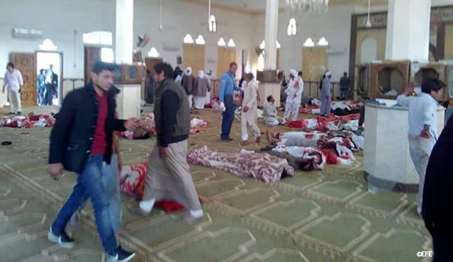 Casi 300 muertos en una mezquita egipcia