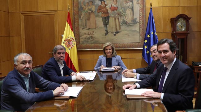 Rajoy pone condiciones a la subida del salario mínimo