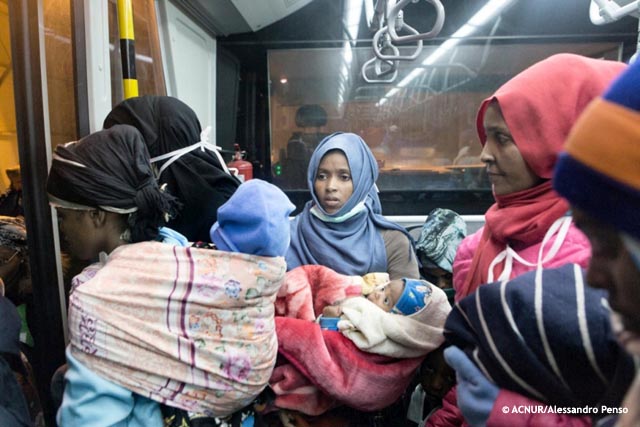 Comienza la evacuación de los refugiados de Libia a Italia
