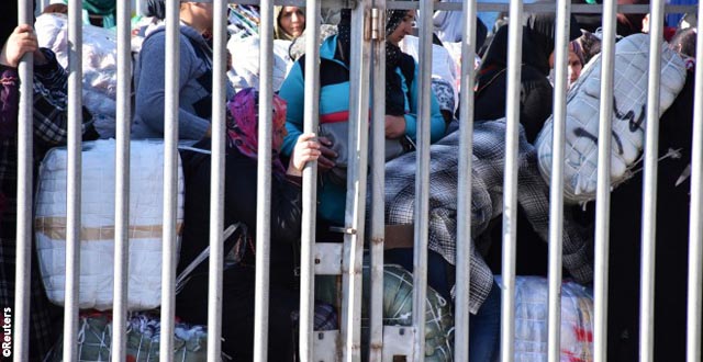 Vergüenza nacional: avalancha de porteadores en Melilla