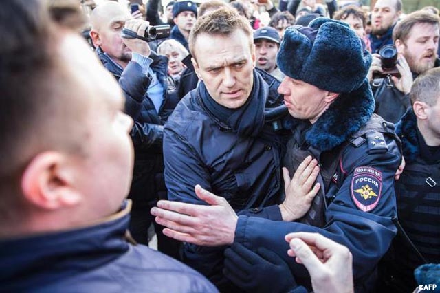 Detienen a Alexei Navalni