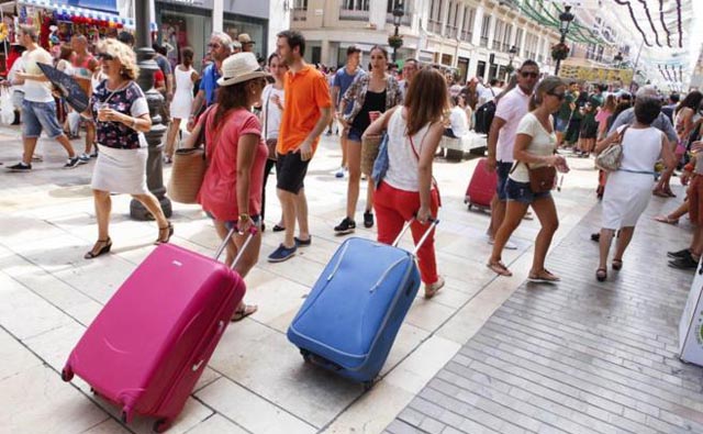 Un 14% menos de turistas en Cataluña