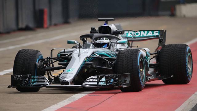 El Mercedes de Hamilton arrasa