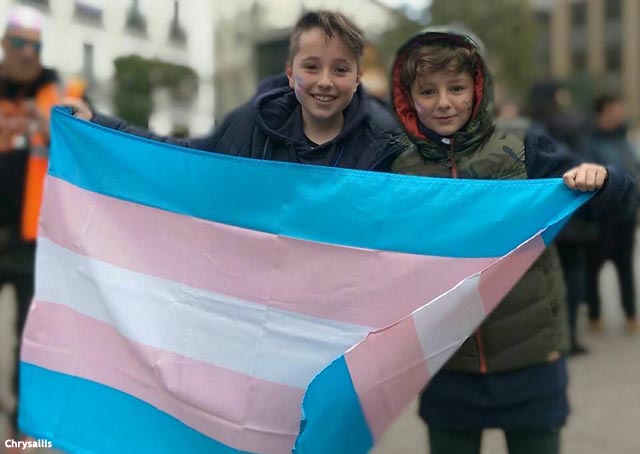Familias y menores transexuales salen a la calle para reivindicar sus derechos