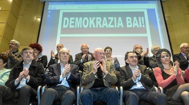 Ibarretxe y Garaikoetxea proponen un nuevo estatus para Euskadi y Navarra