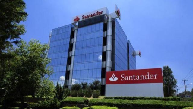 El Santander le quita directivos Amazon