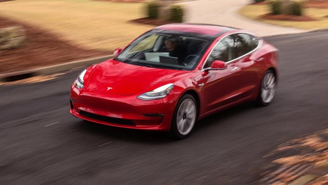 Musk promete que Tesla será rentable este año