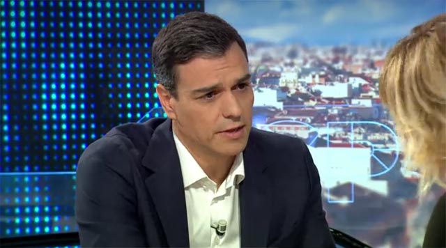 Pedro Sánchez anuncia una iniciativa para que los cargos electos acaten la Constitución