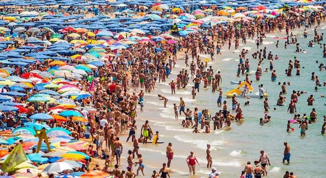 España recibe un 6% más de turistas