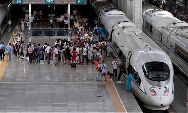 Una compañía ferroviaria de Japón pide perdón porque uno de sus trenes partió con 25 segundos de adelanto