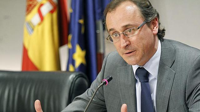 Alfonso Alonso propone a Sáenz de Santamaría para liderar el PP