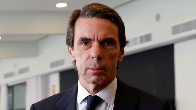 Aznar revienta la derecha en mil pedazos