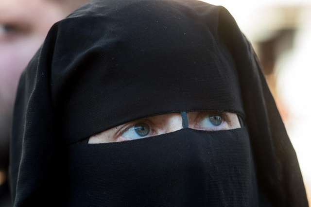 Dinamarca prohíbe el uso del burka y el niqab