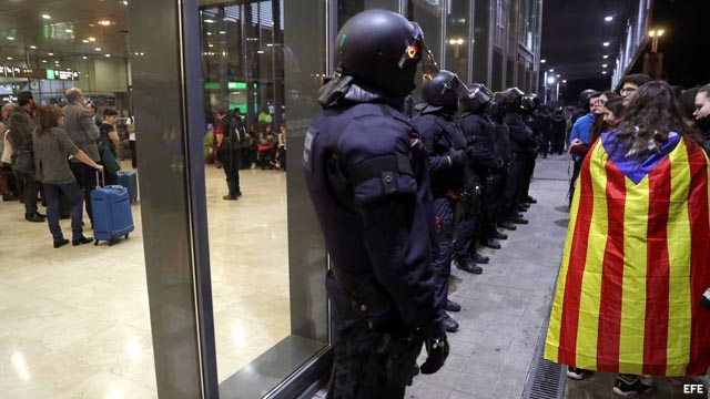 Interior envía antidisturbios a Cataluña