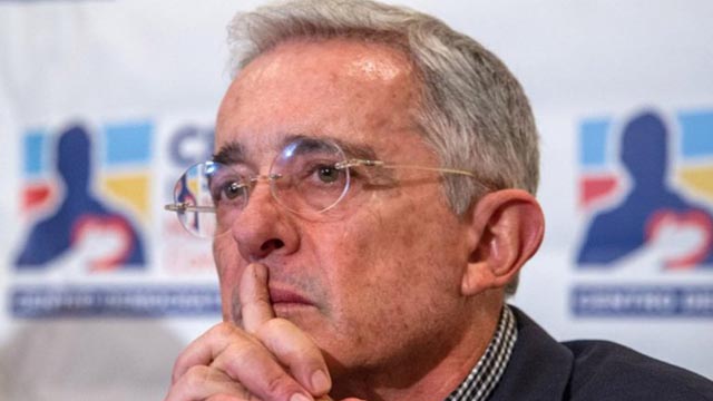 El Tribunal Supremo colombiano pinchó el teléfono del ex presidente Uribe