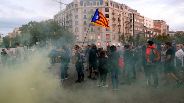 Los CDR asaltan oficinas de la Generalitat y crean el caos en Cataluña