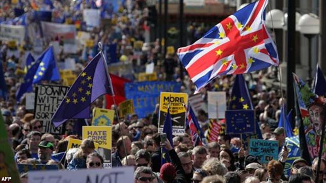 Miles de ingleses se manifiestan a favor de un segundo referéndum del Brexit