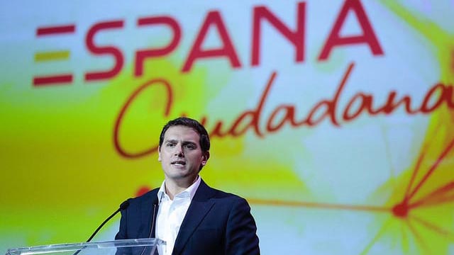 Rivera tacha de humillación que Iglesias negocie con Junqueras los PGE