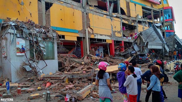 Más de mil muertos en el terremoto de Indonesia
