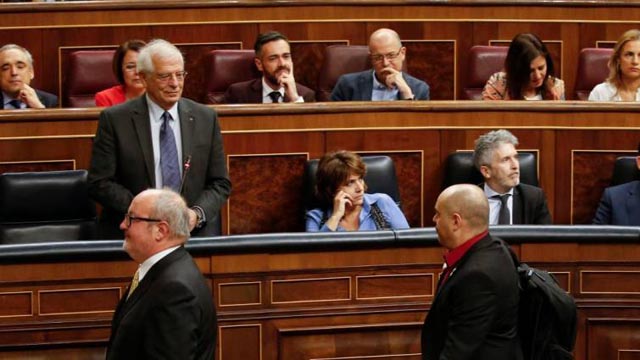 Un diputado de ERC escupe a Borrell en plena sesión del Congreso de los Diputados