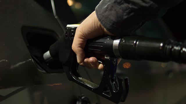 La gasolina se va a abaratar en los próximos meses