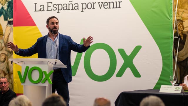 VOX propone al nuevo Gobierno andaluz la expulsión de los inmigrantes ilegales