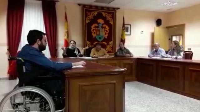 El PP protege al alcalde que amenazó e insultó a un concejal socialista con discapacidad a pesar de la evidencia de los videos