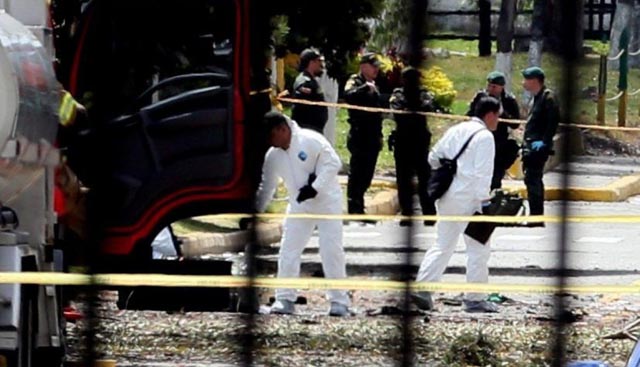 Decenas de muertos por la explosión de un coche bomba en Colombia