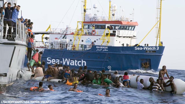 Diputados italianos defienden el desembarco de inmigrantes