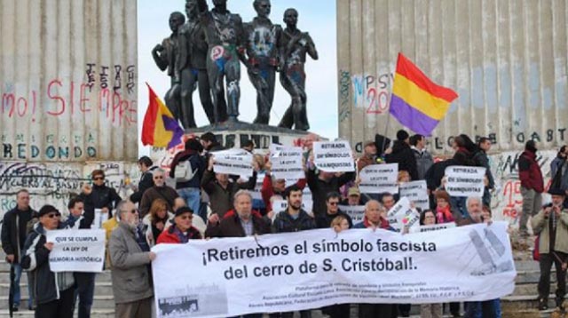 El Ministerio de Justicia exige la retirada de simbología franquista a más de seiscientos ayuntamientos