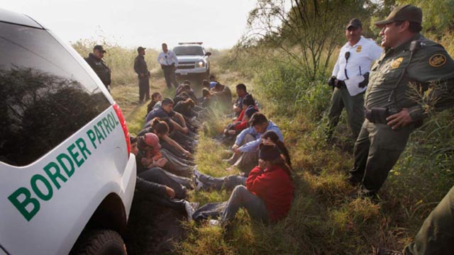 Más de 300 migrantes detenidos en la frontera de los Estados Unidos