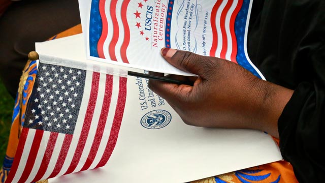 Complican el formulario de migrantes en Estados Unidos para dificultar su permanencia