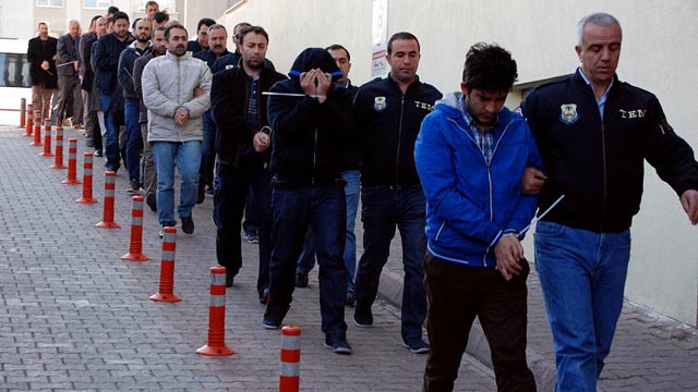 Ordenan la detención de más de mil personas en Turquía