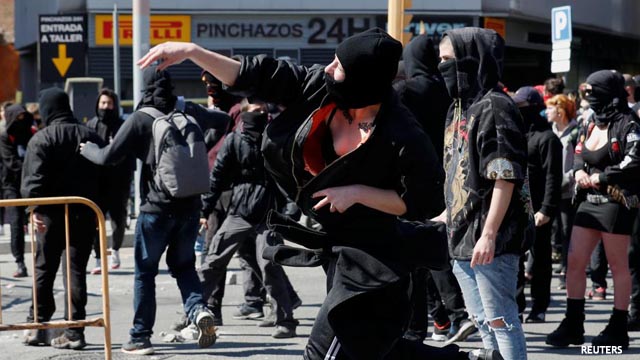 Graves enfrentamientos entre Vox y los independentistas en Barcelona