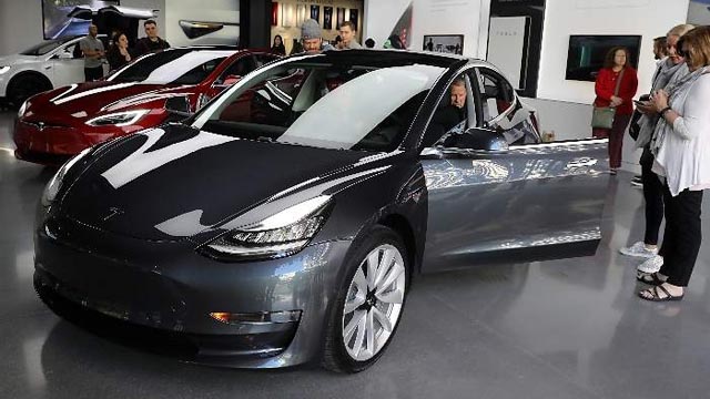 Tesla solo venderá coches por Internet