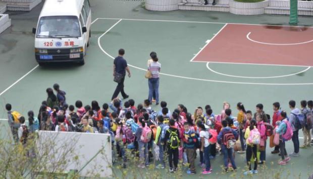 El asesinato de dos niños en una escuela primaria china