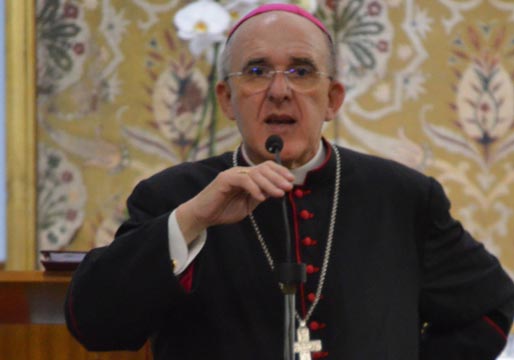 El cardenal Osoro denuncia el abandono de cientos de migrantes en la calle