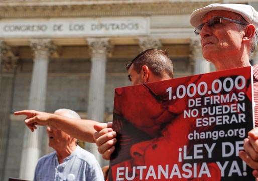 Presentan un millón de firmas para aprobar la eutanasia