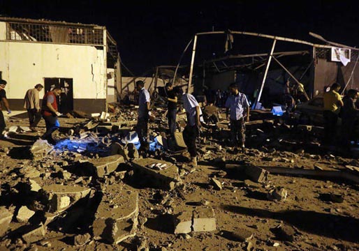 Decenas de muertos en el bombardeo de un centro de inmigrantes de Trípoli