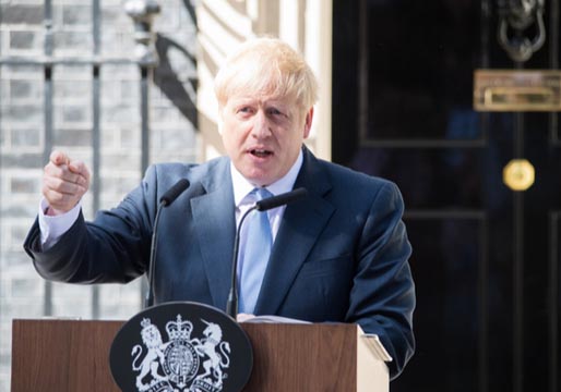 Un temerario Johnson lleva a la reina Isabel a suspender el Parlamento para poder impulsar un ‘Brexit’ sin acuerdo