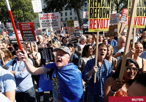 Miles de manifestantes contra la suspensión del Parlamento británico