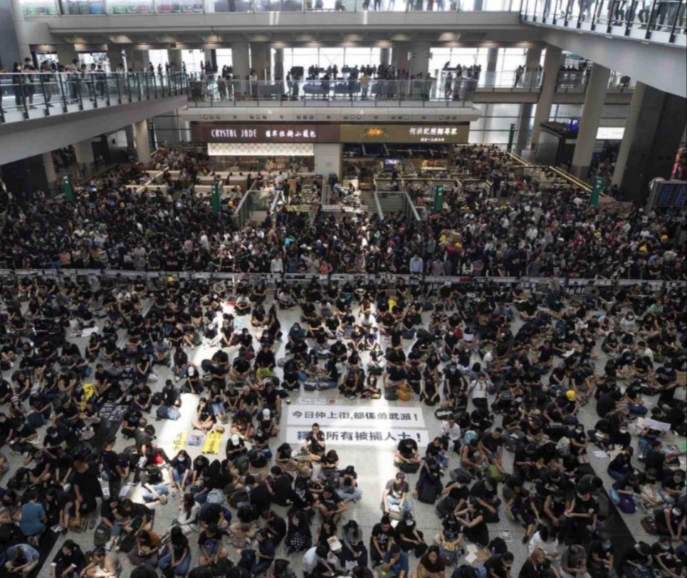 Cancelados los vuelos en Hong Kong debido a las protestas.