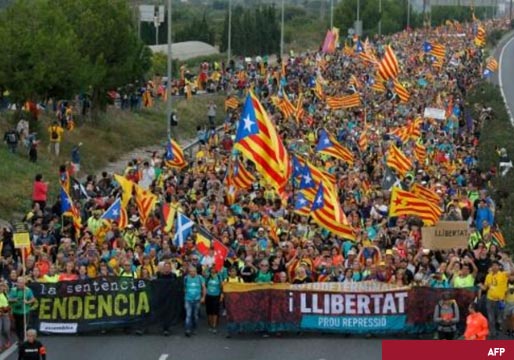 Una gran manifestación independentista invade Barcelona