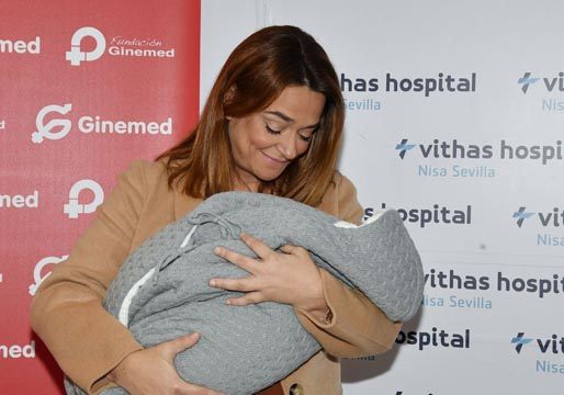 Toñi Moreno vuelve a casa con una preciosa bebé