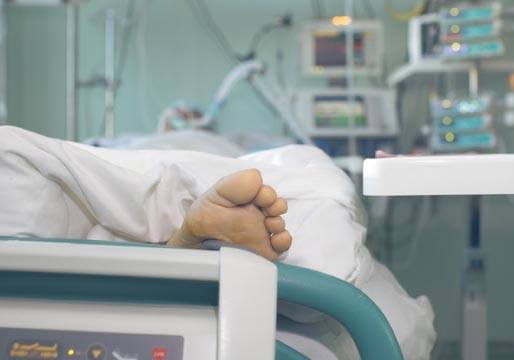 Detienen a un trabajador de un hospital por dedicarse a chupar los dedos a los pacientes