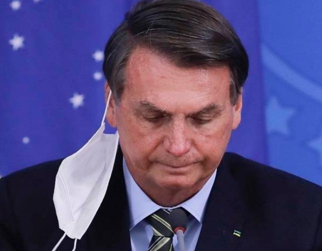 Denuncian a Bolsonaro por atentar contra la salud pública
