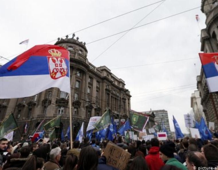El Gobierno de Serbia dice que hay un intento de golpe de estado
