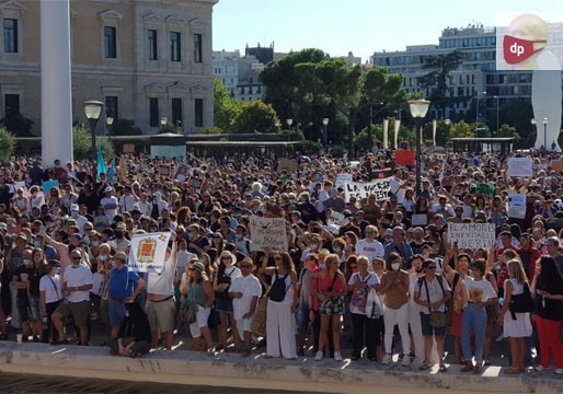 Comunidad y Ayuntamiento de Madrid critican a la Delegación de Gobierno por autorizar la manifestación contra el uso de mascarillas.